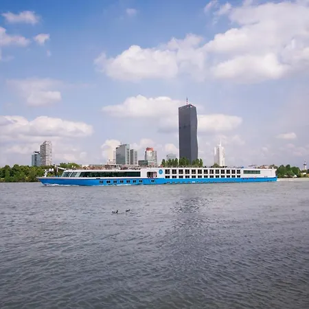 Johann Strauss Ship 4*