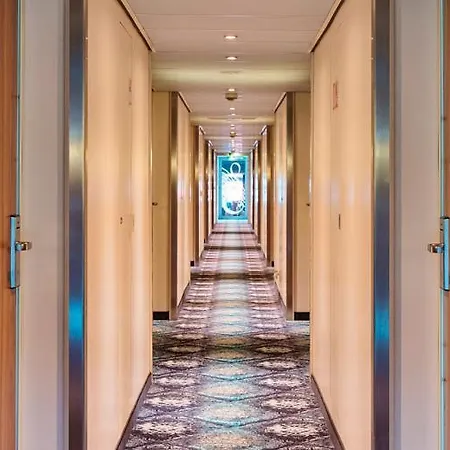 Johann Strauss Ship מלון 4*