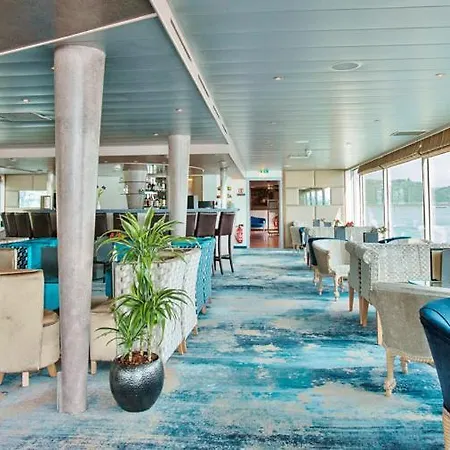 Johann Strauss Ship 4*