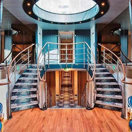 Johann Strauss Ship מאסטריכט