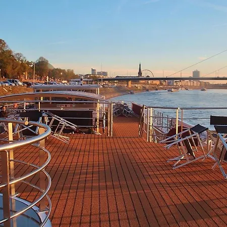 Johann Strauss Ship 4*